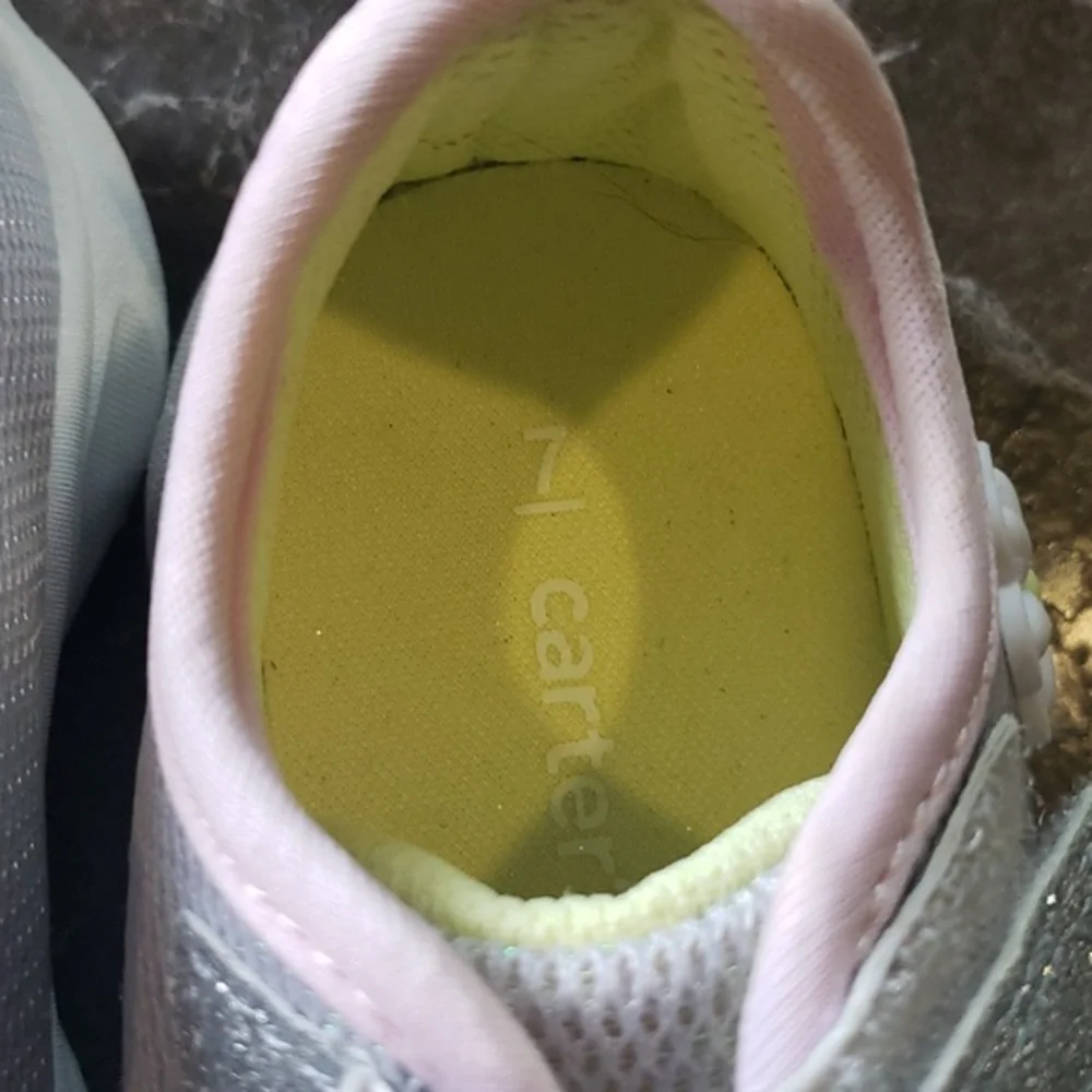 Carters Light‎ Up Velcro Sneakers Size 7M